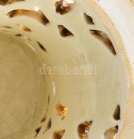 Zsolnay áttört mintás keleties kancsóváza. cca 1880, magastüzű mázakkal fedett finomfajansz, jelzett...