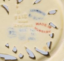 Zsolnay áttört dísztányér a Rokokó sorozatból. 1890 körül, magastüzű mázakkal fedett, kivagdalt anya...