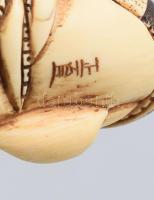 Bálnát formázó Necuke. Antik japán, faragott csont, jelzett, javítással. / Antique Japanese netsuke,...