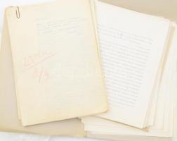 Borbándi Gyula (1919-2014) író kb. 100 oldalnyi jegyzete, műve, nagyrészt gépirat, autográf jegyzetekkel, cikk kivágásokkal.