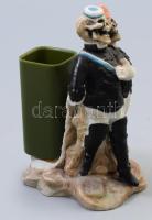 Szatirikus világháborús porcelán figura, pótolt váza résszel, jelzés nélkül, hibátlan, m: 10,5 cm