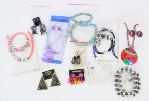 11 darab vintage bizsu ékszer, zömmel bontatlan