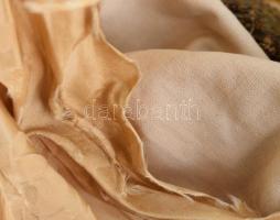 Miseruha, cca 20. sz. közepe, sérüléssel