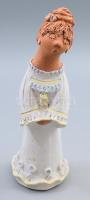Antalfiné Szente Katalin: Éneklő lány. Jelzett, kis pattogzással, m: 27 cm
