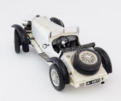Burago Mercedes Benz 1/18 makett autó, h: 24 cm