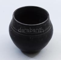 Edény. Nádudvar, cca 19. sz. második fele, kavicsolt felületű, m: 12 cm