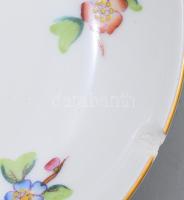 Herendi virágmintás 6 darab kávés csésze alátéttel. Jelzett, 2 alátéten lepattanással, d: 12 cm