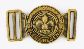cca 1930-1940 "Légy résen!" feliratú cserkész övcsat, réz, Cserkészbolt jelzéssel, 5x9 cm