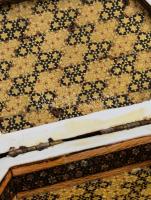 Khatam technikával és kézzel festett jelenettel díszített csont díszdoboz, 7x12 cm