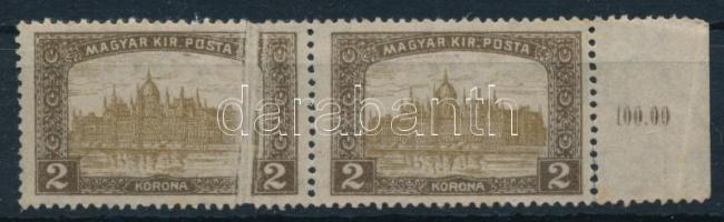 1916 Arató-Parlament 2K ívszéli pár, egyik bélyegen függőleges papírránc