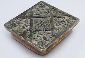 Kályhacsempe. Erdély, cca 19. sz. vége, kis sérüléssel, 23x20,5 cm