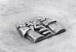 Tevan Margit (1901-1978): Ádám és Éva. Dísztál, jelzett, d: 24 cm