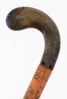 cca 1900 Perzsa faragott sétapálca, szaru markolattal, egész testén gazdag vésett állatos-virágos dí...