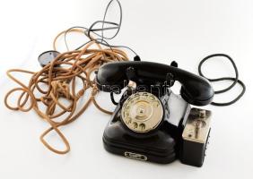 cca 1930 Ericsson tárcsás közületi telefon, rajta Standard Villamossági Rt. pénzbedobó kiegészítővel, eredeti huzalozással, működik.