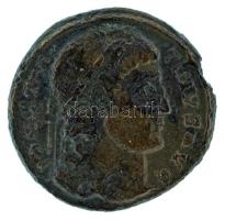 Római Birodalom 326-327. I. Constantinus / Siscia Follis bronz (2,68g) T:XF,VF Roman Empire / Siscia / Constantine I 326-327. Follis bronze "CONSTAN-TINVS AVG / PROVIDEN-TIAE AVGG - dot BSIS dot" campgate with two turrets, dots in top layer, star above, no doors (2,68g) C:XF,VF RIC VII 200