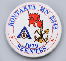 1979 Porcelán plakett "Kontakta MN 2348 1979 Szentes" felirattal, jelzés nélkül, d: 10 cm