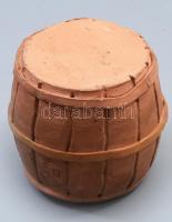 Kirschner 90 jelzéssel kerámia hordó asztaldísz, tűzhibával, m: 11 cm