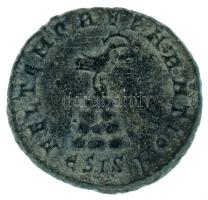 Római Birodalom 348-350. Constans / Siscia AE3 (2,07g) T:XF,VF
Roman Empire / Siscia / Constans 348...