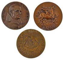 Vatikán 1967. "PAULUS et ATHEN AGORA SINVICEM DILIG ENTES / PETRUS ET ANDREAS FRATRES ET JESU CRUCI AFFIXI DISCIPULI" kétoldalas bronz emlékérem. Szign.: "Lello Scorzelli" + 1972. "PAULUS VI PONT MAX / SANTVS MARVS VENET - VENEZIA 15 SETTEMBRE 1972" kétoldalas bronz emlékérem + 1973. "PAULUS VI P.M. ANNO XI." kétoldalas bronz emlékérem. Szign.: "Lelli Scorzelli" T:XF,VF Vatican 1967. "PAULUS et ATHEN AGORA SINVICEM DILIG ENTES / PETRUS ET ANDREAS FRATRES ET JESU CRUCI AFFIXI DISCIPULI" two-sided bronze commemorative medallion. Sign.: "Lello Scorzelli" + 1972. "PAULUS VI PONT MAX / SANTVS MARVS VENET - VENEZIA 15 SETTEMBRE 1972" two-sided bronze commemorative medallion. + 1973. "PAULUS VI P.M. ANNO XI." two-sided bronze commemorative medallion. Sign.: "Lelli Scorzelli" C:XF,VF