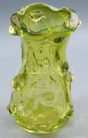 Mstisov manufaktúra, Karel Zemek designer: "Niagara" váza, cca 1965, anyagában színezett üveg, jelzés nélkül, kis kopással, m: 24 cm