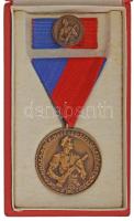 1964. "Munkásőr Emlékérem" bronz kitüntetés mellszalagon, miniatűrrel szalagsávon, eredeti tokban T:AU