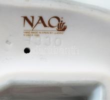 Lladro Nao fiatal lány figura, jelzett, minimális kopással, m: 25 cm