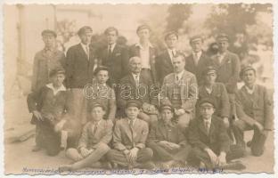 1934 Marosvásárhely, Targu Mures; Marosvásárhelyi Iparművészeti Szakiskola IV. osztályos hallgatói / students of the School of Applied Arts. photo (ragasztónyom / glue mark)