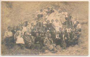 Marosvásárhely, Targu Mures; kiránduló hölgyek / ladies on a hike. Weintraub &amp; Fosztó Juliska Modern Fényképészete photo (kopott sarkak / worn corners)