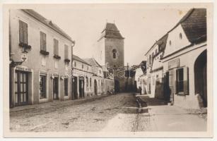 Medgyes, Mediasch, Medias; Str. Honterus / Honterus utca, Franz Nyári, Tinichigiu, Spengler, Bádogos, L. Andrássy üzlete. Hans Harth kiadása / street view, shops (gyűrődés / crease)