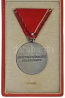 1959. "Tanácsköztársasági Emlékérem" ezüstözött bronz kitüntetés, eredeti mellszalagon, er...
