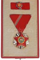 1966. "Szocialista Hazáért Érdemrend" műgyantás, ezüstözött bronz kitüntetés mellszalaggal, szalagsávval, miniatűrrel, eredeti dísztokban T:AU NMK: 711.