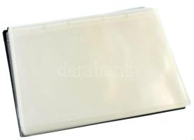 Numizmatikai kellék tétel, benne négy lyukas berakólapok:12db kettes osztású, átlátszatlan fekete berakólap összesen 48 férőhellyel + 26db osztás nélküli berakólap. Használt, de jó állapotban