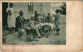 Hortobágy, vadász társaság a hortobágyi csárda előtt, magyar folklór. Pongrácz Géza kiadása, Kiss Ferenc felvétele után (kopott sarkak / worn corners)