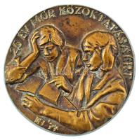 1977. "25 év Mór közoktatásáért" egyoldalas, öntött bronz plakett (~122-124mm) T:AU