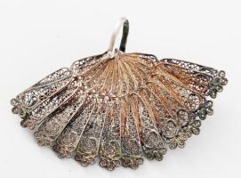 Ezüstözött filigrán pávatoll alakú függő, 9x6 cm