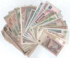 Vegyes 20db-os külföldi bankjegy tétel, közte Ciprus 1972. 1P, stb. T:F,VG, közte 3db AU Mixed 20pcs foreign banknotes lot, including Cyprus 1972. 1 Pound, etc. C:F,VG, including 3pcs AU