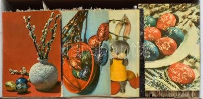 Kb. 900 db MODERN üdvözlőlap, ünnepek, virág, reklám stb. cipősdobozban / Cca. 900 modern greeting postcards in a shoe box: flower, advertisement cards