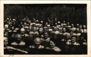 Hévíz (?), fürdőzők. Ring photo