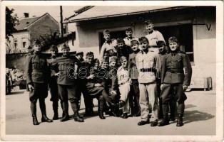 1941 Kassa, Kosice; pótszázad, magyar katonák csoportja / group of Hungarian soldiers. photo (fl)