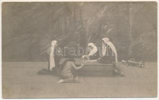 1914 Arad, Jézus sírjánál, színházi jelenet / theatre play. photo (gyűrődések / creases)
