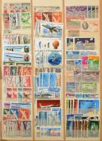 Érdekes, tartalmas 3.100 motívum bélyeget, közte sorokat tartalmazó összeállítás, 10 lapos nagy könyvkötészeti berakóban. Érdemes megnézni!