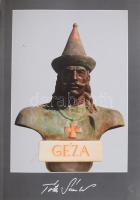 Tóth Sándor. Életmű-kiállítási katalógus. A művész, Tóth Sándor (1933-2019) Munkácsy Mihály-díjas szobrász és éremművész által DEDIKÁLT példány! Miskolci Galéria Könyvei 18. Miskolc, 2000, Miskolci Galéria, 47+1 p. Kiadói papírkötés.