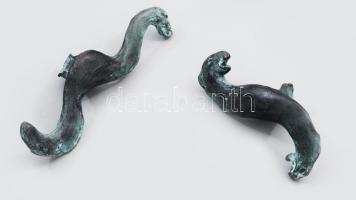 Horetzky (1969-): Állatias figurás csap pár. Patinázott bronz, cca 2000, jelzés nélkül, h: 13,5 és 9,5 cm. Proveniencia: az alkotó tulajdonából. /// Horetzky (b. 1969): Pair of animalistic figure-shaped taps. Patinated bronze, c. 2000, unsigned, height: 13.5 and 9.5 cm. Provenance: from the artist's own collection.