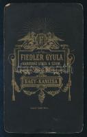 cca 1880 Fiatal hölgy portréja, vizitkártya Fiedler Gyula nagykanizsai műterméből, dekoratív verzóva...