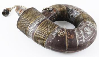 Antik lőportartó. Jemen, 20. sz. első harmada, klf fémek, kis sérüléssel, 20x16 cm