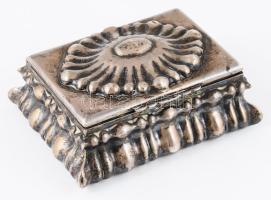 Ezüst (Ag) ékszeres doboz, fa betéttel, belül fedele aranyozott, hólyagolt hengeres mintával, 10x13 cm