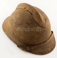 Régi francia sisak, fém, bőr béléssel, 58-as méret, megviselt állapotban