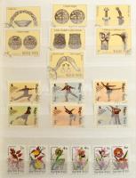 3 db közepes berakóban magyar bélyegek a krajcárosoktól kb a 80-as évekig vegyesen