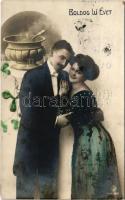 1910 Boldog Újévet! / New Year greeting postcard with love couple (felületi sérülés / surface damage)