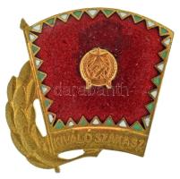 1950. "Kiváló Szakasz" műgyantás, aranyozott bronz Rákosi címeres sapkajelvény T:AU